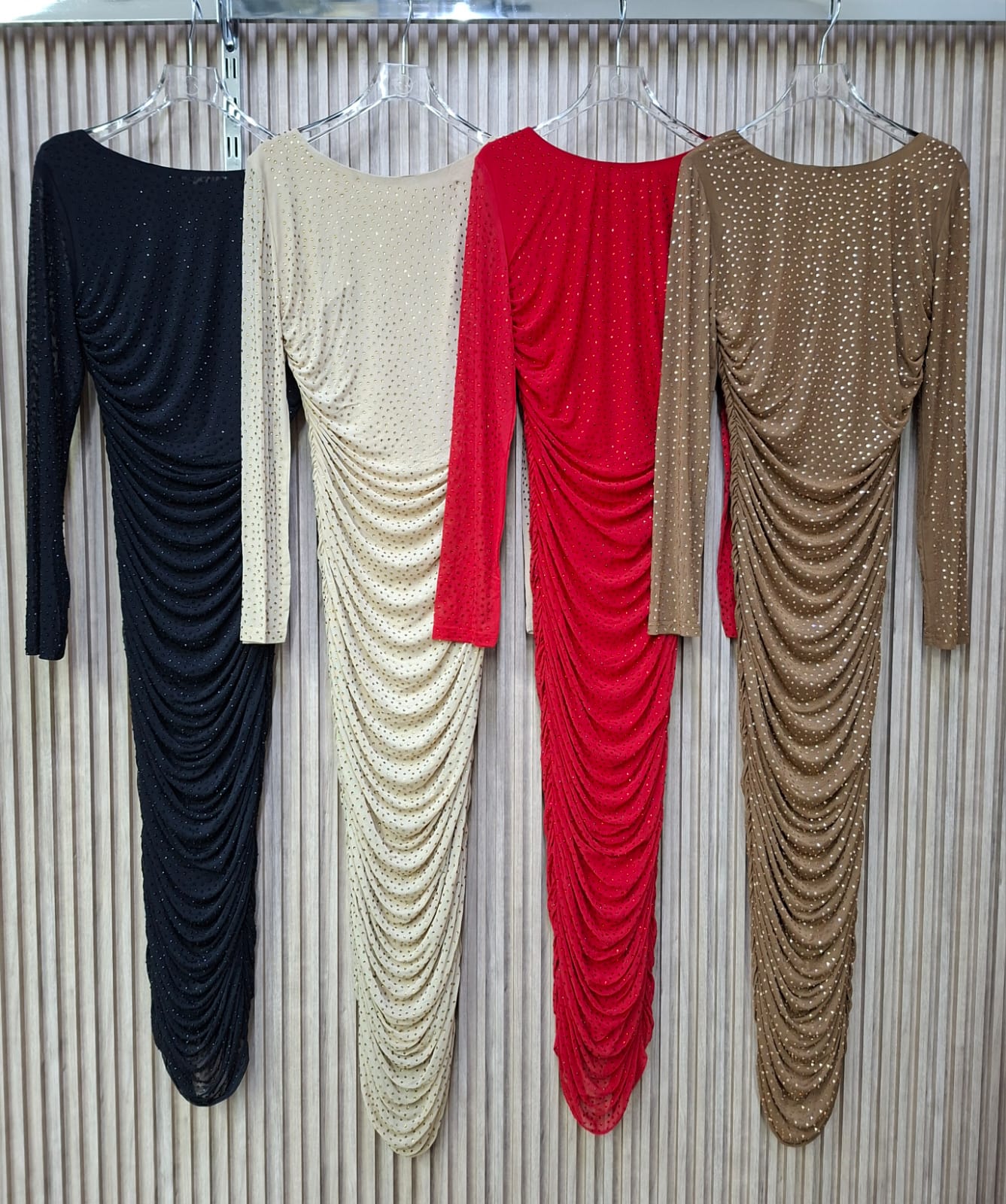 Vestido M53938DR Ambar Elegancia. Modelo Elegante, Curvy, Femenina, Atractiva Y Segura, De La Talla Ch A La G.