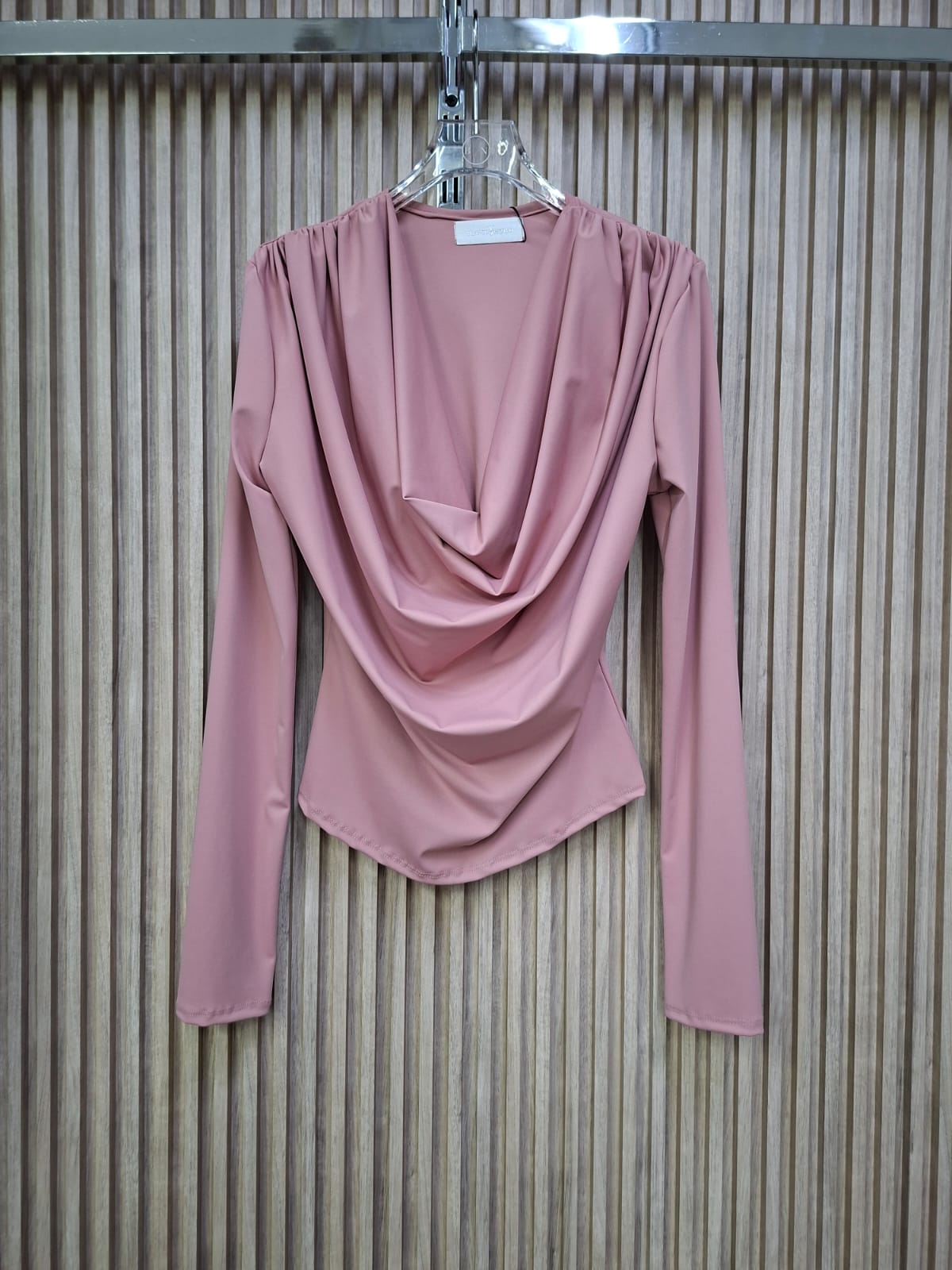 Blusa Malva Glamour. Con Estilo Y Elegancia, Femenina, Sofisticada, Versatil, Ideal Para Sentirte Poderosa Y Delicadamente Chic.