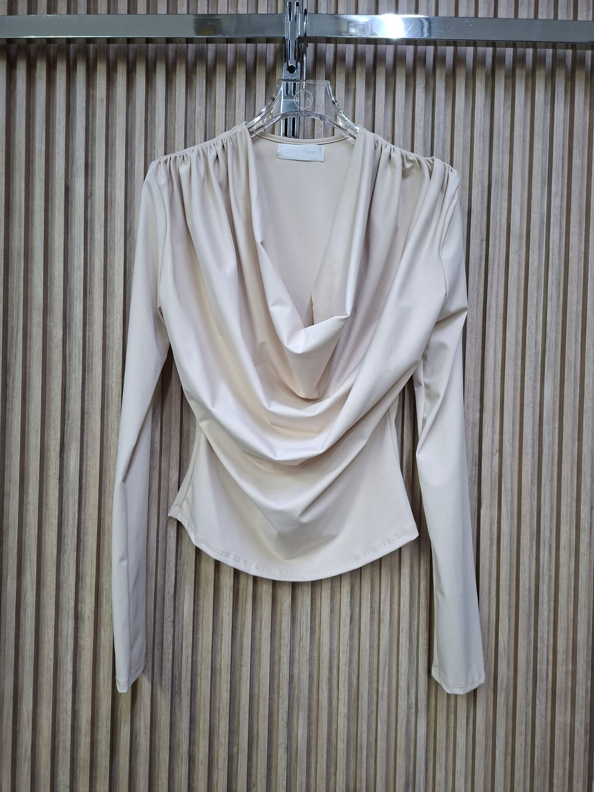 Blusa Malva Glamour. Con Estilo Y Elegancia, Femenina, Sofisticada, Versatil, Ideal Para Sentirte Poderosa Y Delicadamente Chic.