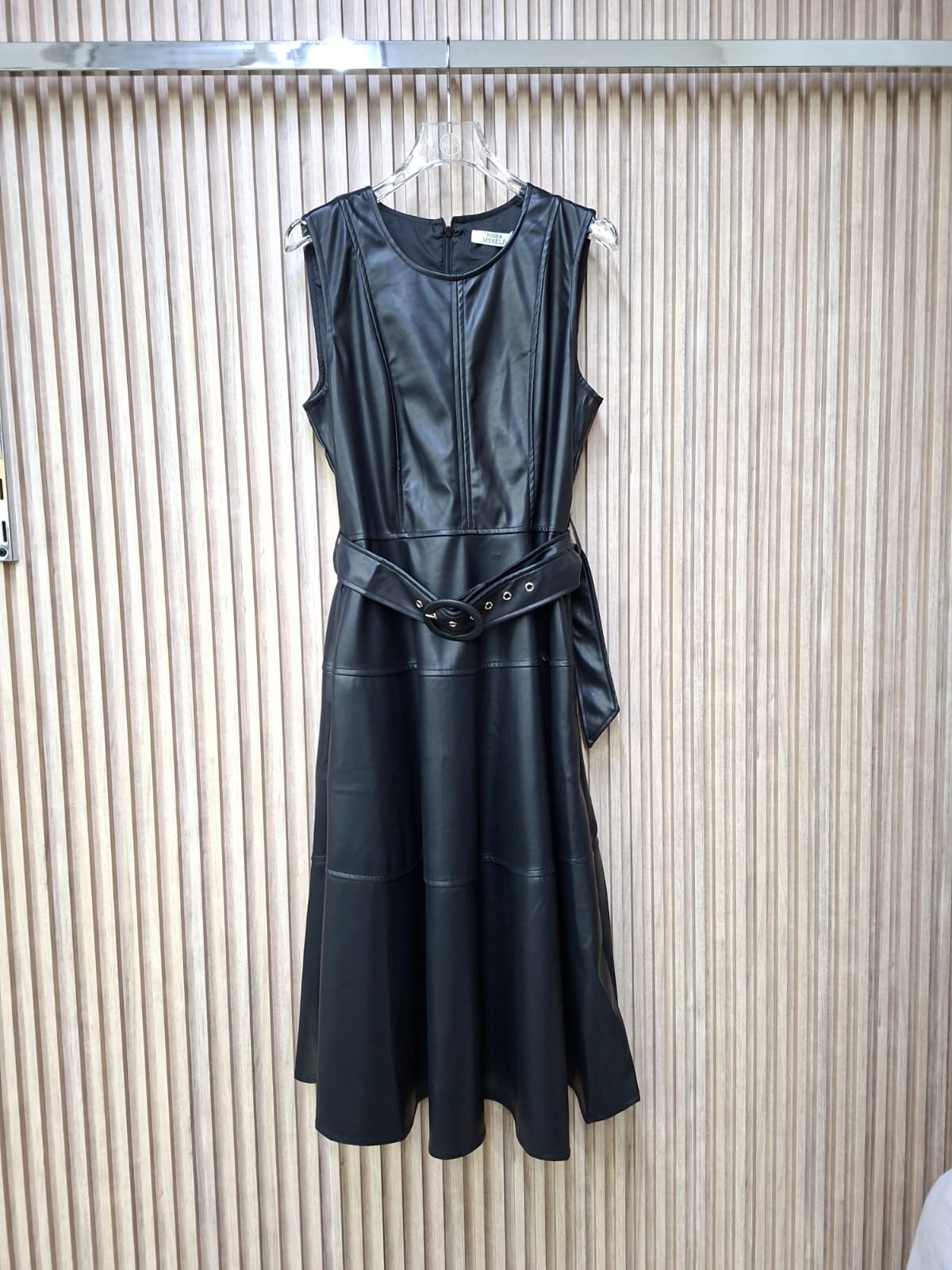 Vestido M54212DR Edurne Vinipiel. Modelo Elegante, Con Un Look Moderno Y Sofisticado, Formal, Femenino.