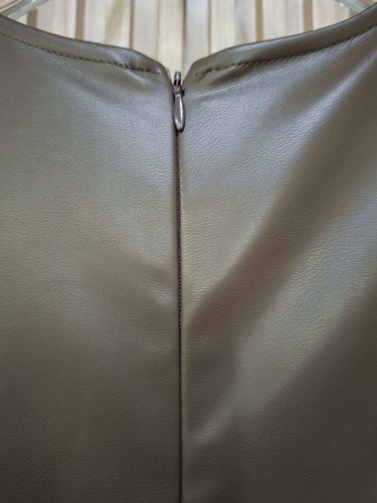 Vestido M54212DR Edurne Vinipiel. Modelo Elegante, Con Un Look Moderno Y Sofisticado, Formal, Femenino.