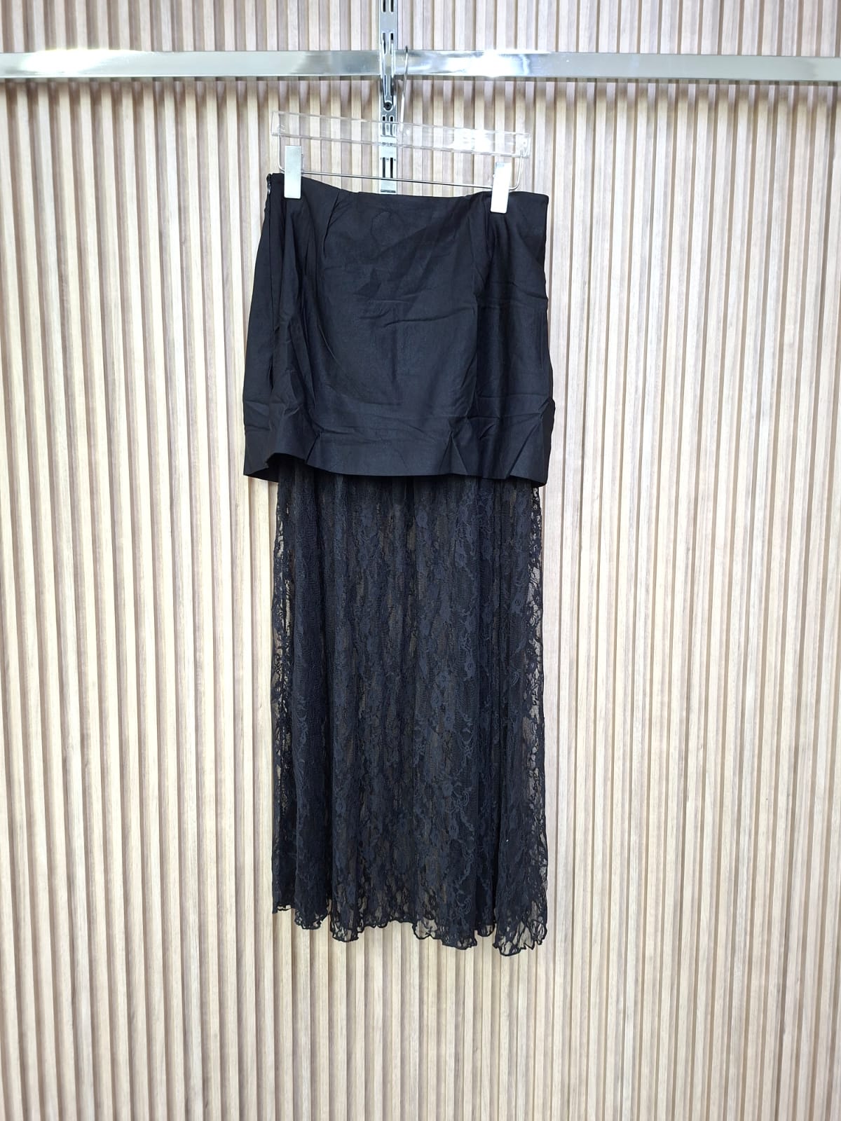 Falda 01536 Encaje de Luna. Modelo Que Combina Con Sofisticacion Y Romanticismo, Con Look Elegante, Etereo, Versatil Y Femenino.