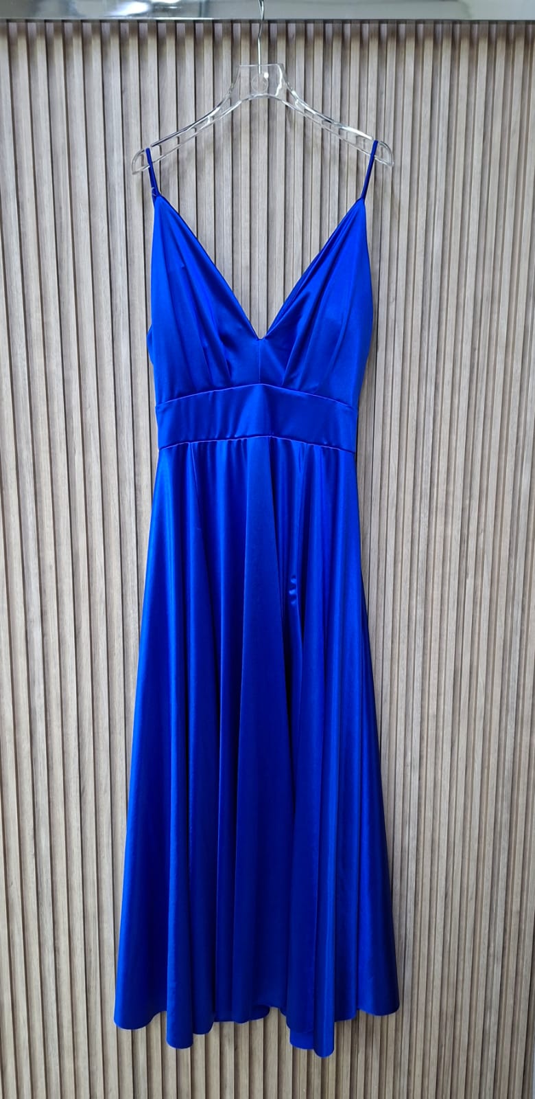 Vestido De Fiesta Gala. Modelo Elegante, Femenino, Chic, Deslumbrante, Sensual Y Coqueto, Ideal Para Bodas De Noche, Graduaciones, O Fiestas Formales.
