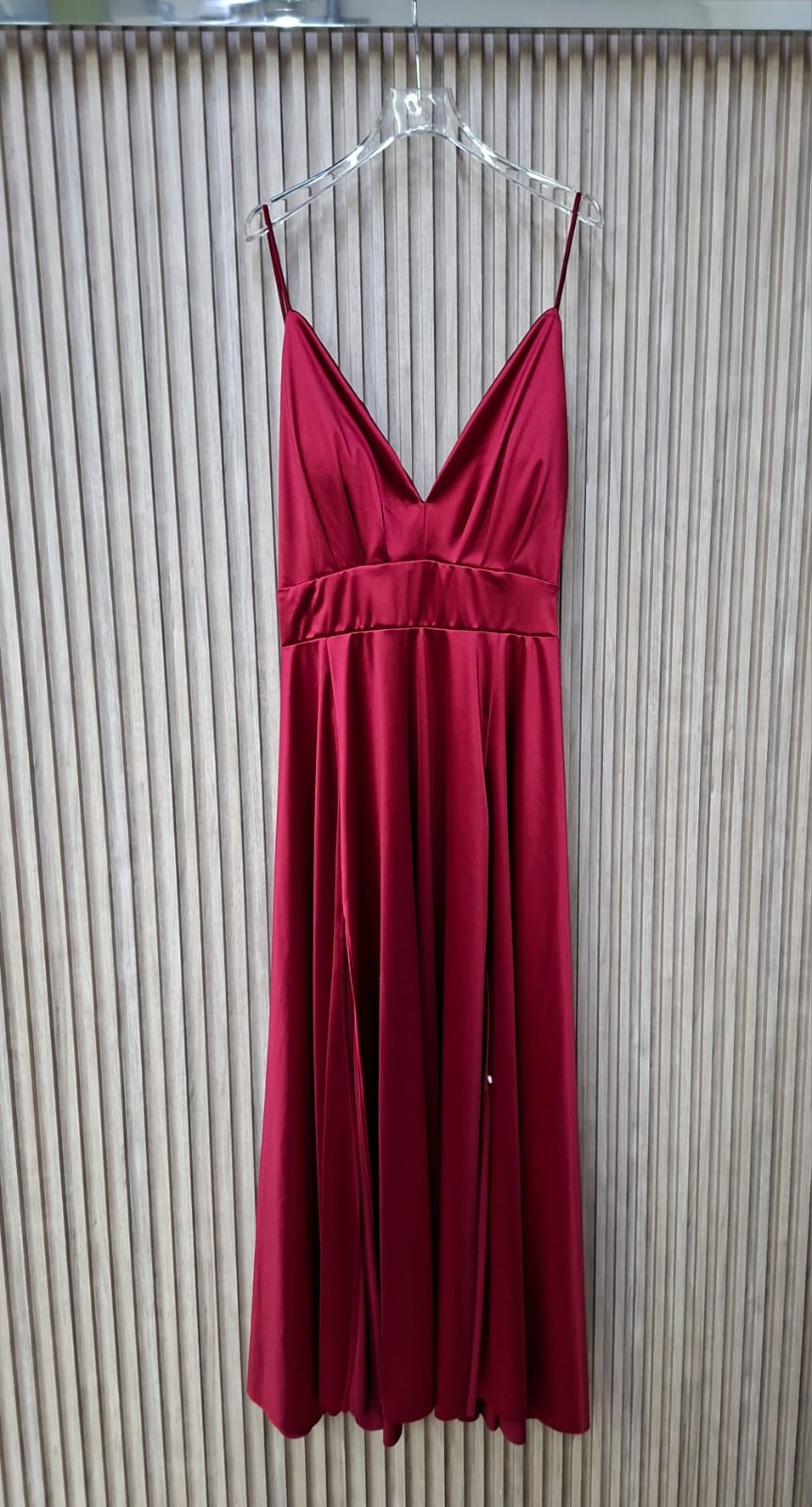 Vestido De Fiesta Gala. Modelo Elegante, Femenino, Chic, Deslumbrante, Sensual Y Coqueto, Ideal Para Bodas De Noche, Graduaciones, O Fiestas Formales.