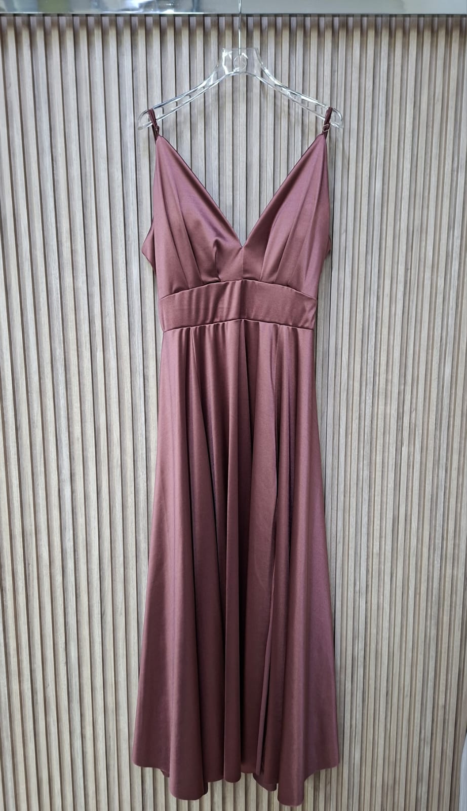 Vestido De Fiesta Gala. Modelo Elegante, Femenino, Chic, Deslumbrante, Sensual Y Coqueto, Ideal Para Bodas De Noche, Graduaciones, O Fiestas Formales.