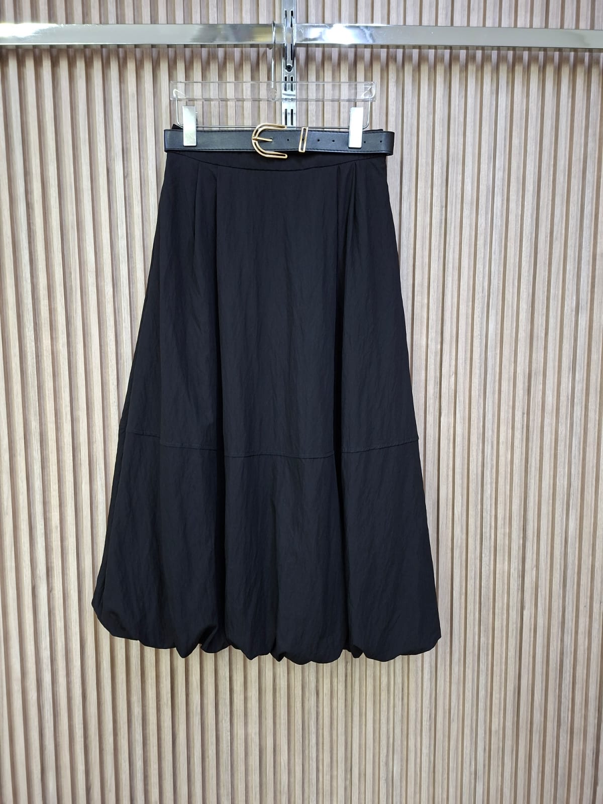 Falda M53907 Globo Con Cinturon. Prenda Elegante, Sofisticado, Versatil, Femenino, Para Eventos Formales Como Para Looks De Ofincina.