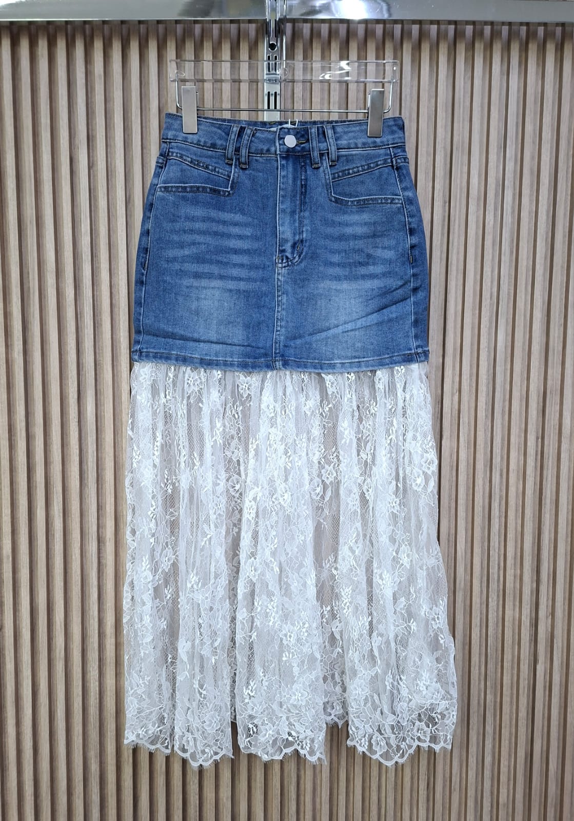 Falda 41525 Denim Serena. Elegante, Casual, Femenina, De Tallas CH, M Y G, Sofisticada, Versatil, Fusion Perfecta Entre Lo Urbano Y  Lo Etereo, Adenas De Confianza Y Comodidad.