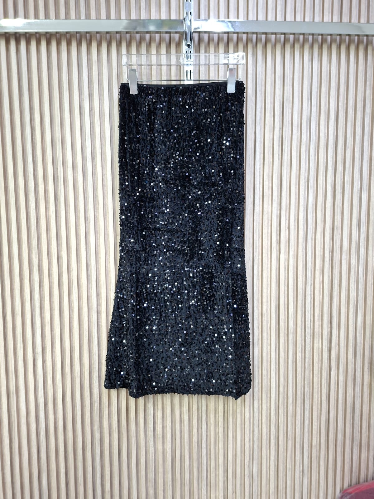 Falda ST-24657 RUBI. Modelo Sofisticado, Elegante, Super Femenino, Con Un Toque De Elegancia, Perfecta Para Resaltar En Tus Eventos Importantes Y Especiales.