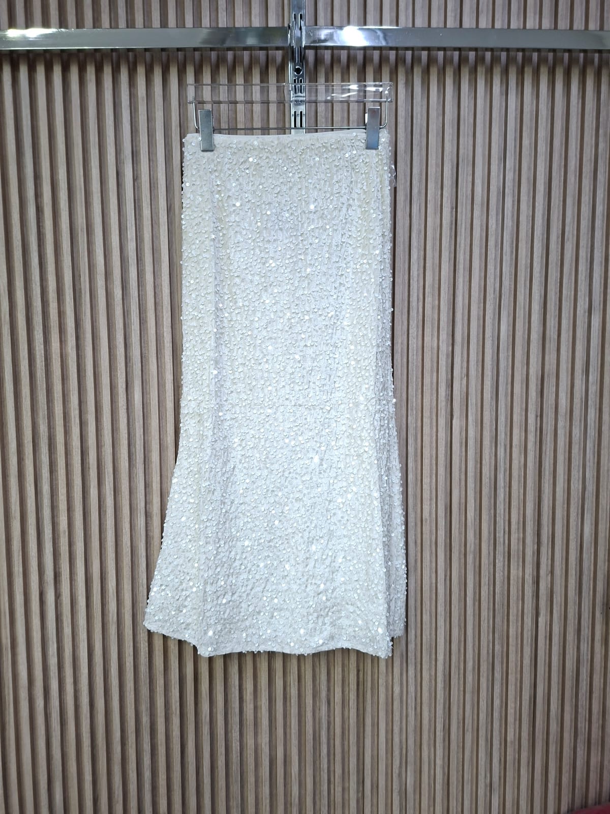 Falda ST-24657 RUBI. Modelo Sofisticado, Elegante, Super Femenino, Con Un Toque De Elegancia, Perfecta Para Resaltar En Tus Eventos Importantes Y Especiales.