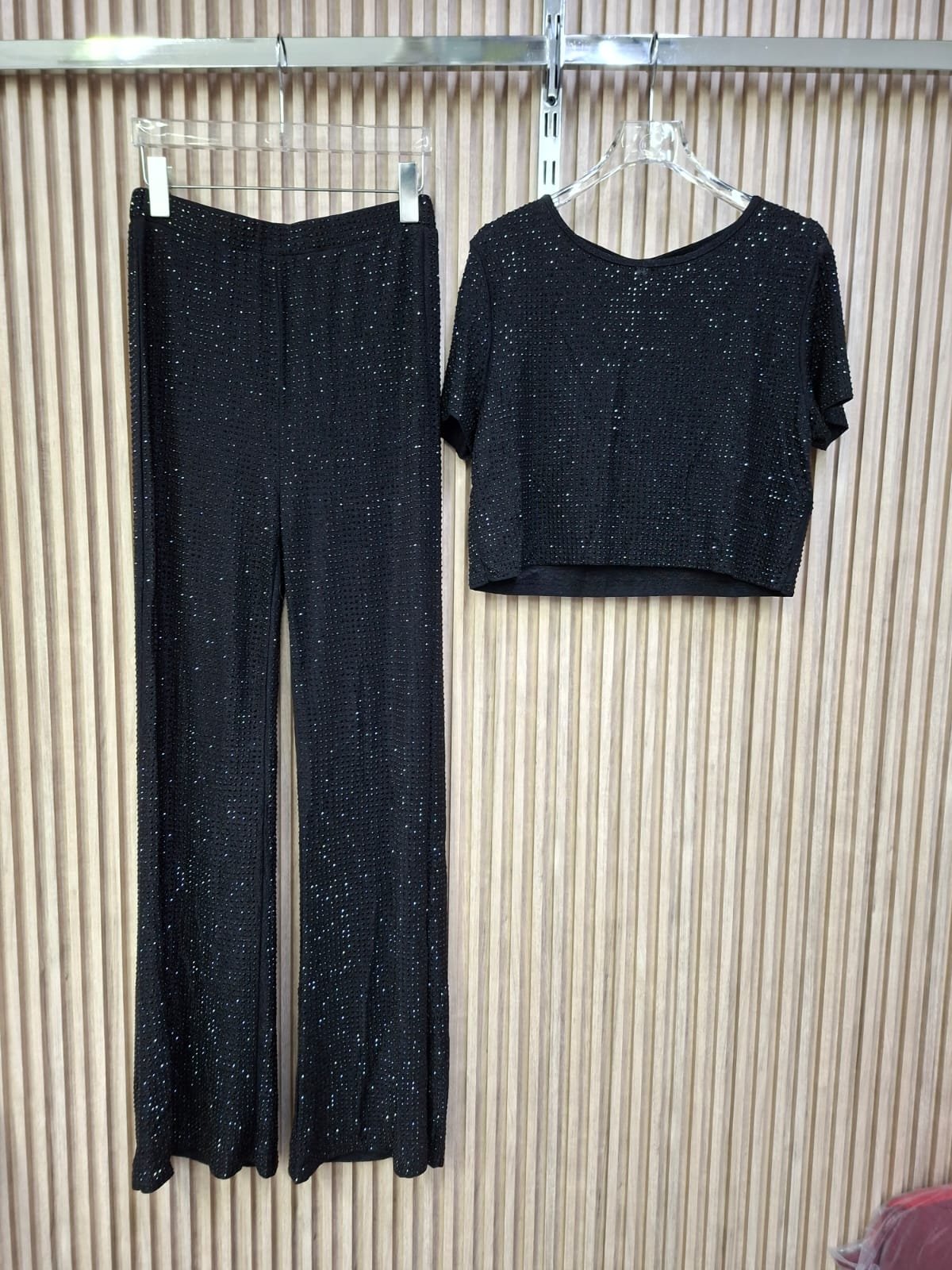 Set Brillos GYF24194 Julissa. Modelo Elegante, Que Combina Elegancia, Glamour y Sofisticacion, Ideal Para Resaltar En Eventos Importantes.