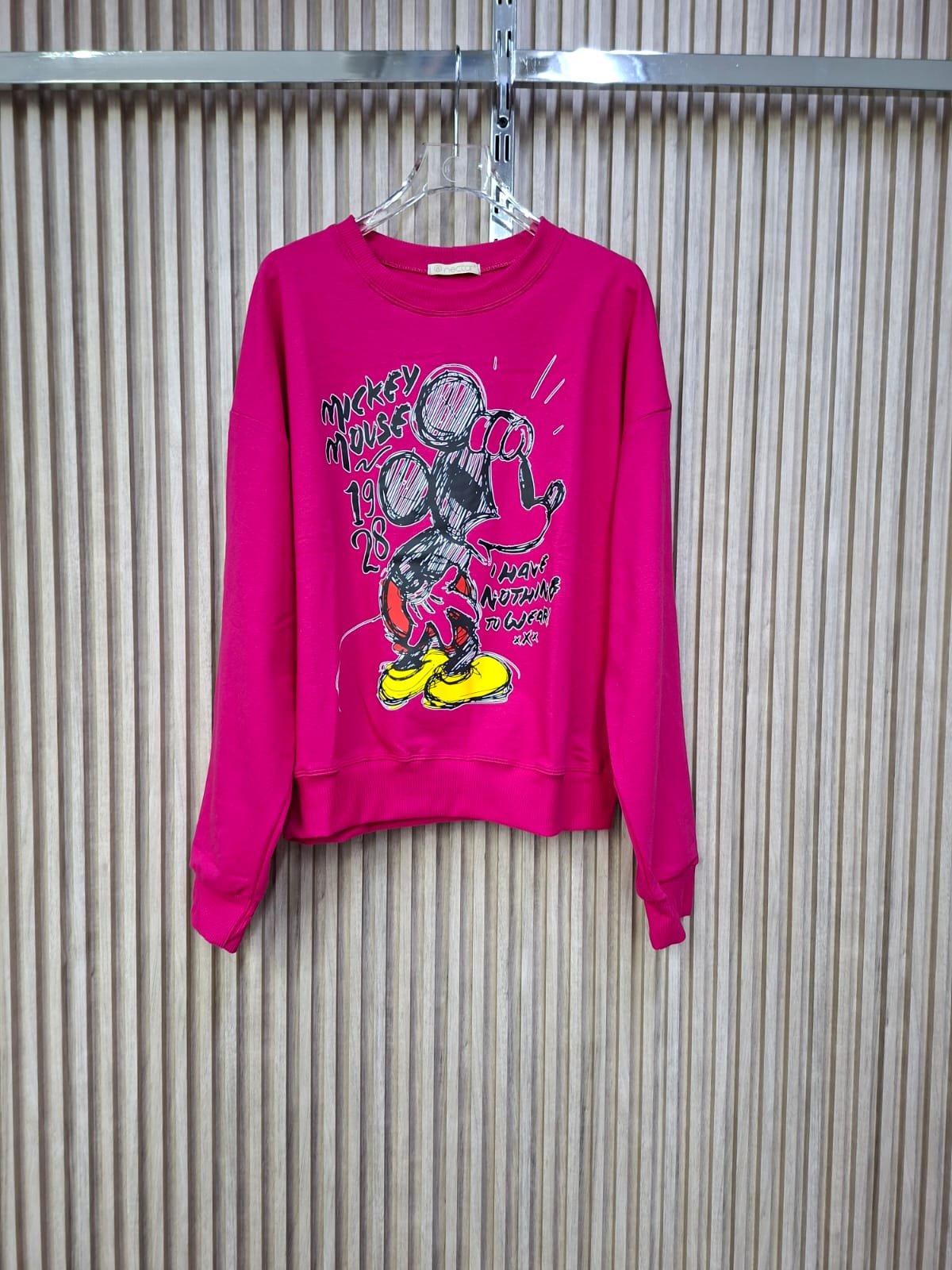Sudadera Terry Grafiti. Ideal Para Sentirte Comoda, Con Un Poco De Humor, El Estampado Le Da Un Estilo De Aire Moderno, Una Prenda Basica, Pero Con Mucha Personalidad.