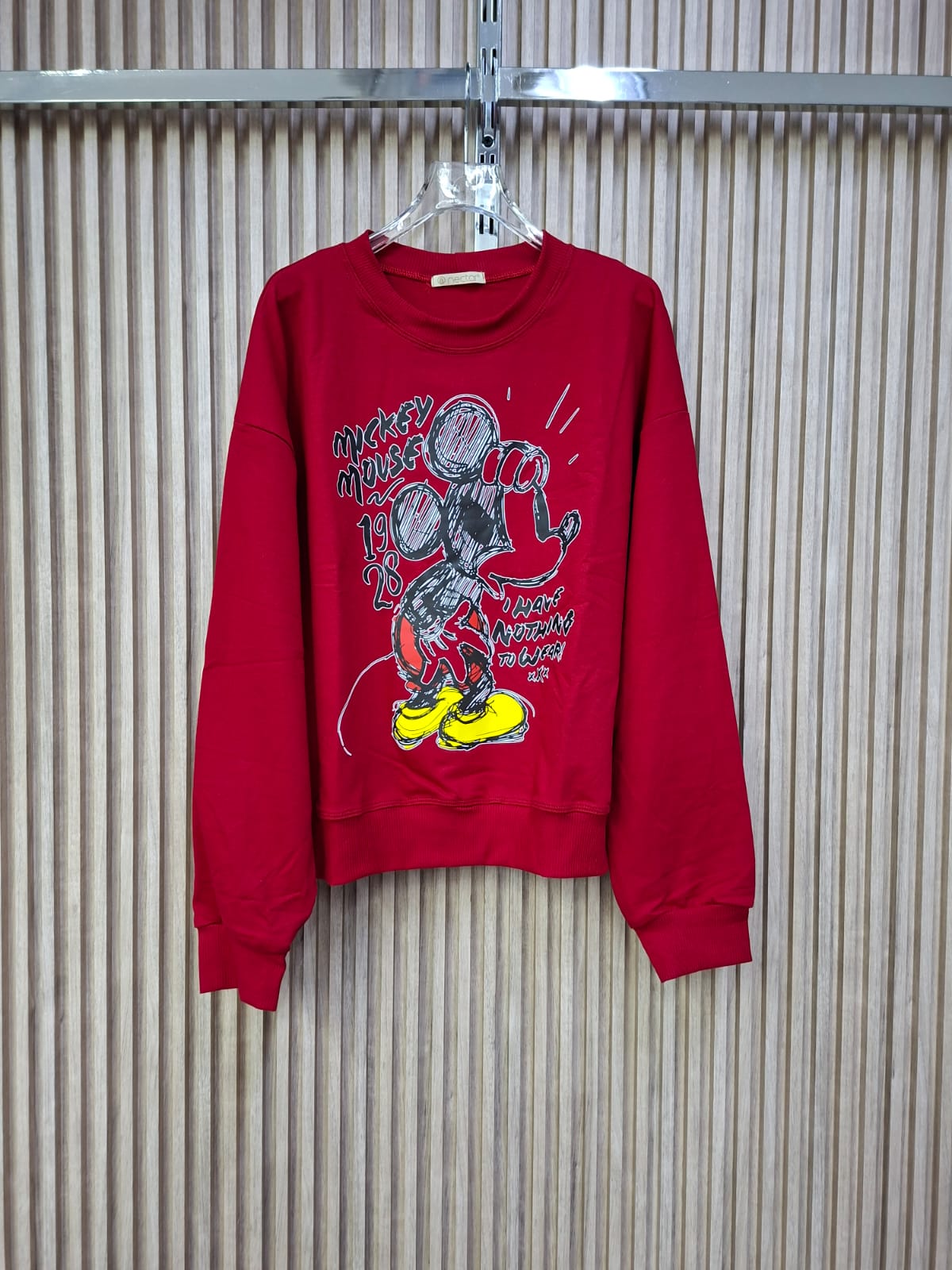 Sudadera Terry Grafiti. Ideal Para Sentirte Comoda, Con Un Poco De Humor, El Estampado Le Da Un Estilo De Aire Moderno, Una Prenda Basica, Pero Con Mucha Personalidad.