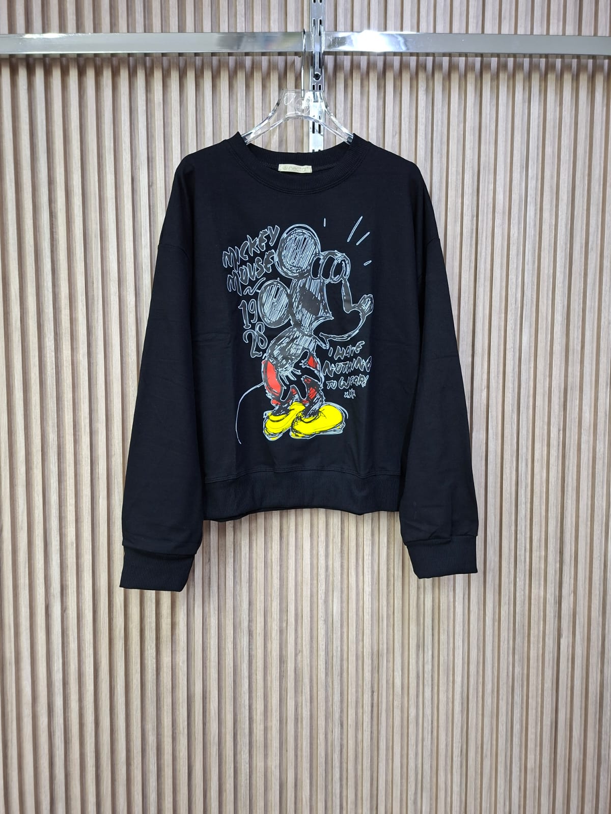 Sudadera Terry Grafiti. Ideal Para Sentirte Comoda, Con Un Poco De Humor, El Estampado Le Da Un Estilo De Aire Moderno, Una Prenda Basica, Pero Con Mucha Personalidad.