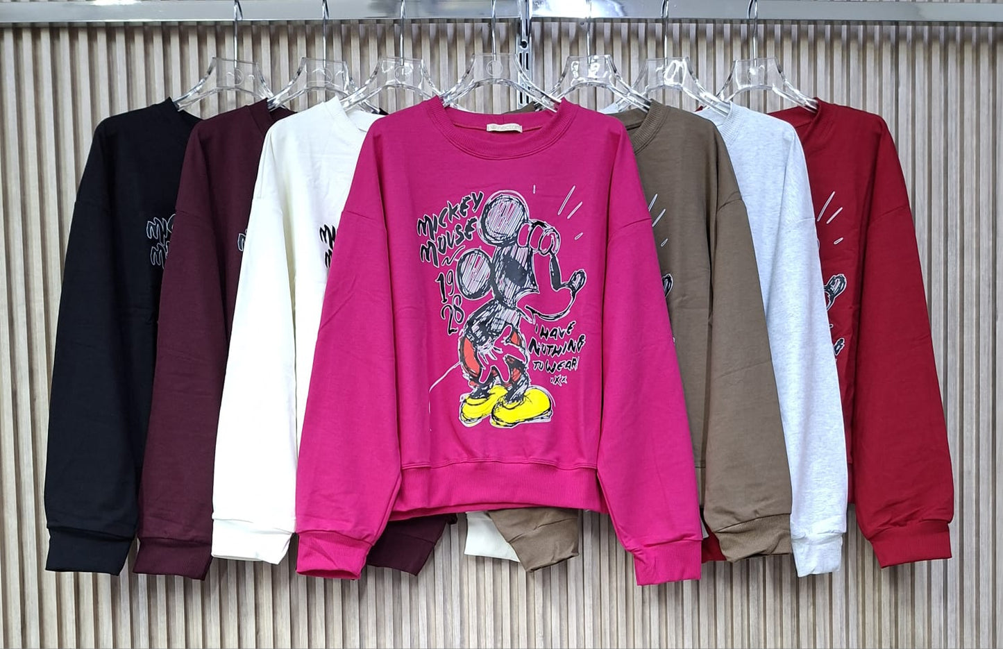 Sudadera Terry Grafiti. Ideal Para Sentirte Comoda, Con Un Poco De Humor, El Estampado Le Da Un Estilo De Aire Moderno, Una Prenda Basica, Pero Con Mucha Personalidad.