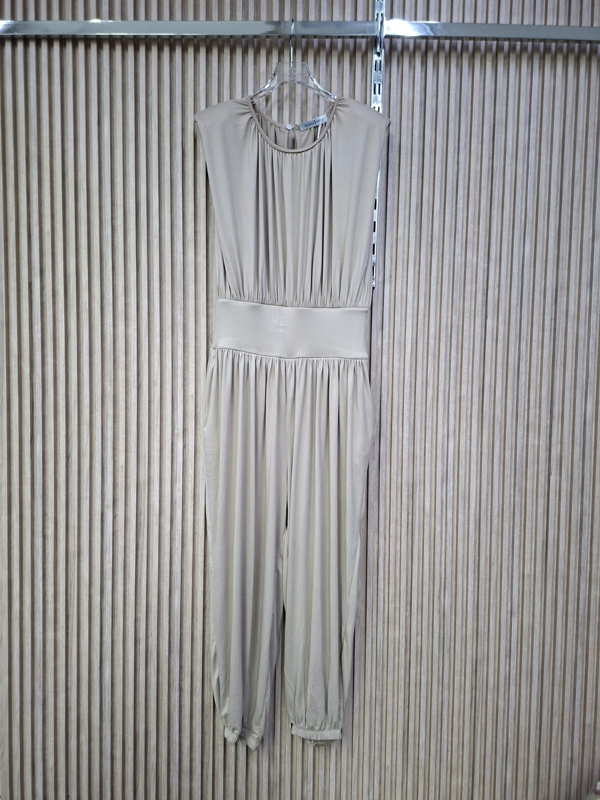 Palazzo Imperio Hombreras. Modelo Elegante Y Comodo, Que Te Hara Sentir Libre, Poderosa Y Fresca, Esta Hecho De Tela Brush Calida Y Suave, Es Super Femenino, Ideal Para Eventos Donde Te Puedas Sentir Sofisticada.