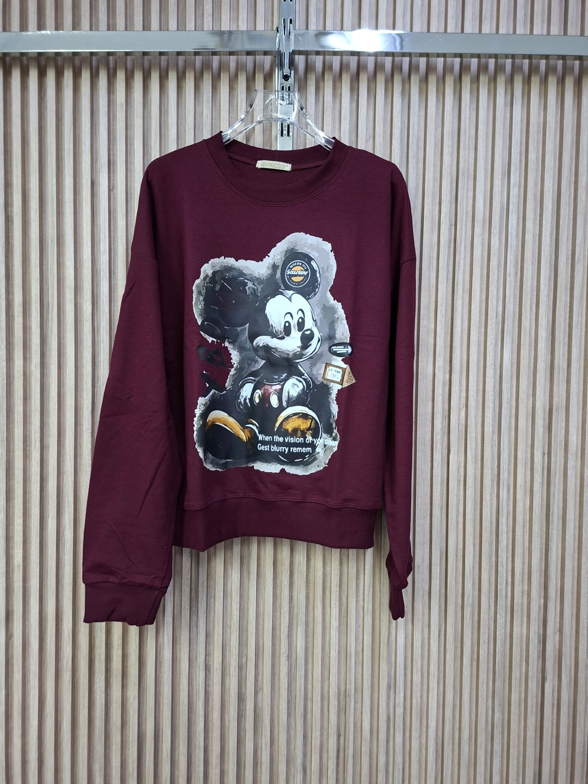 Sudadera Terry Ratoncito. De Tela Algodon Suave, Prenda Basica Con Personalidad Y Humor, El Estampado Le Da Un Estilo Moderno Y Comico.