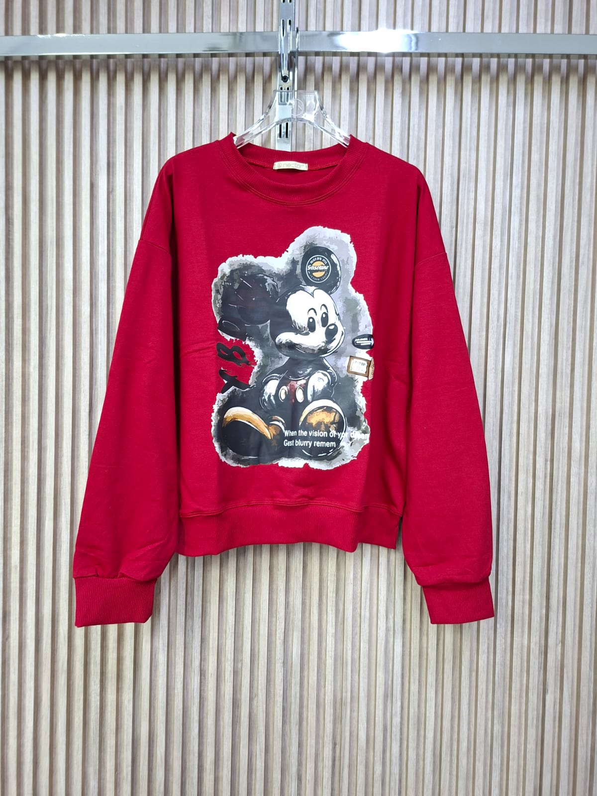 Sudadera Terry Ratoncito. De Tela Algodon Suave, Prenda Basica Con Personalidad Y Humor, El Estampado Le Da Un Estilo Moderno Y Comico.