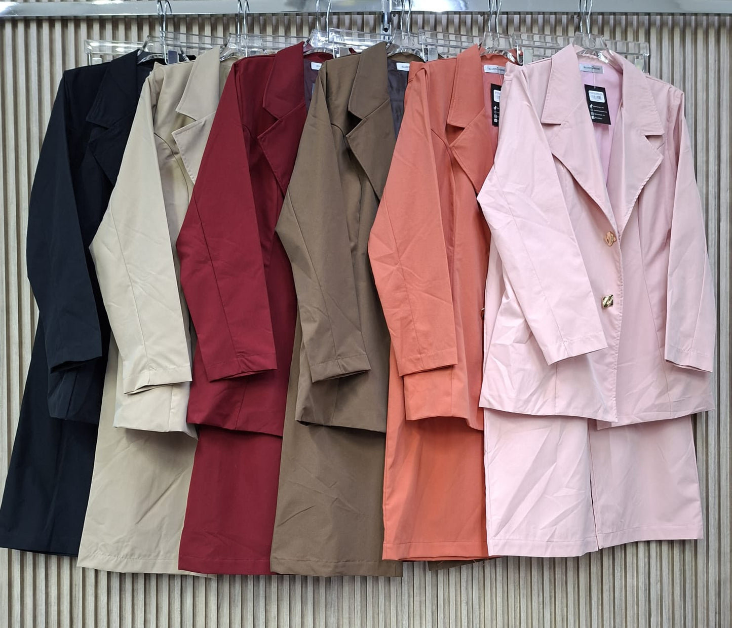 Set Noir Popelina Satin. Modelo Que Resalta El Equilibrio Entre La Sofisticacion Moderna Y La Versatilidad, Proyecta Mucha Seguridad Y Buen Gusto, Es Super Femenino Y De Silueta Favorecedora, De Tallas S/m Y G/XG.