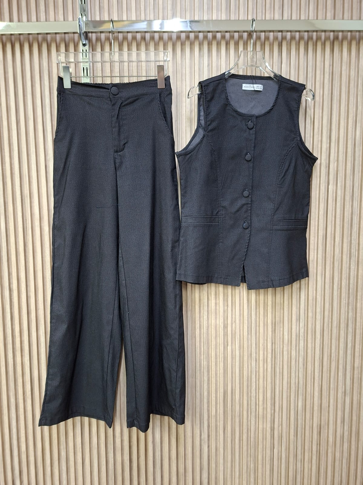 Set Daily. Modelo Comodo, Casual Elegante, Fresco, De Tela Gabardina Con Strech, Super Femenino, Te Hara Sentir Bella Y Unica, Libre Y Poderosa.