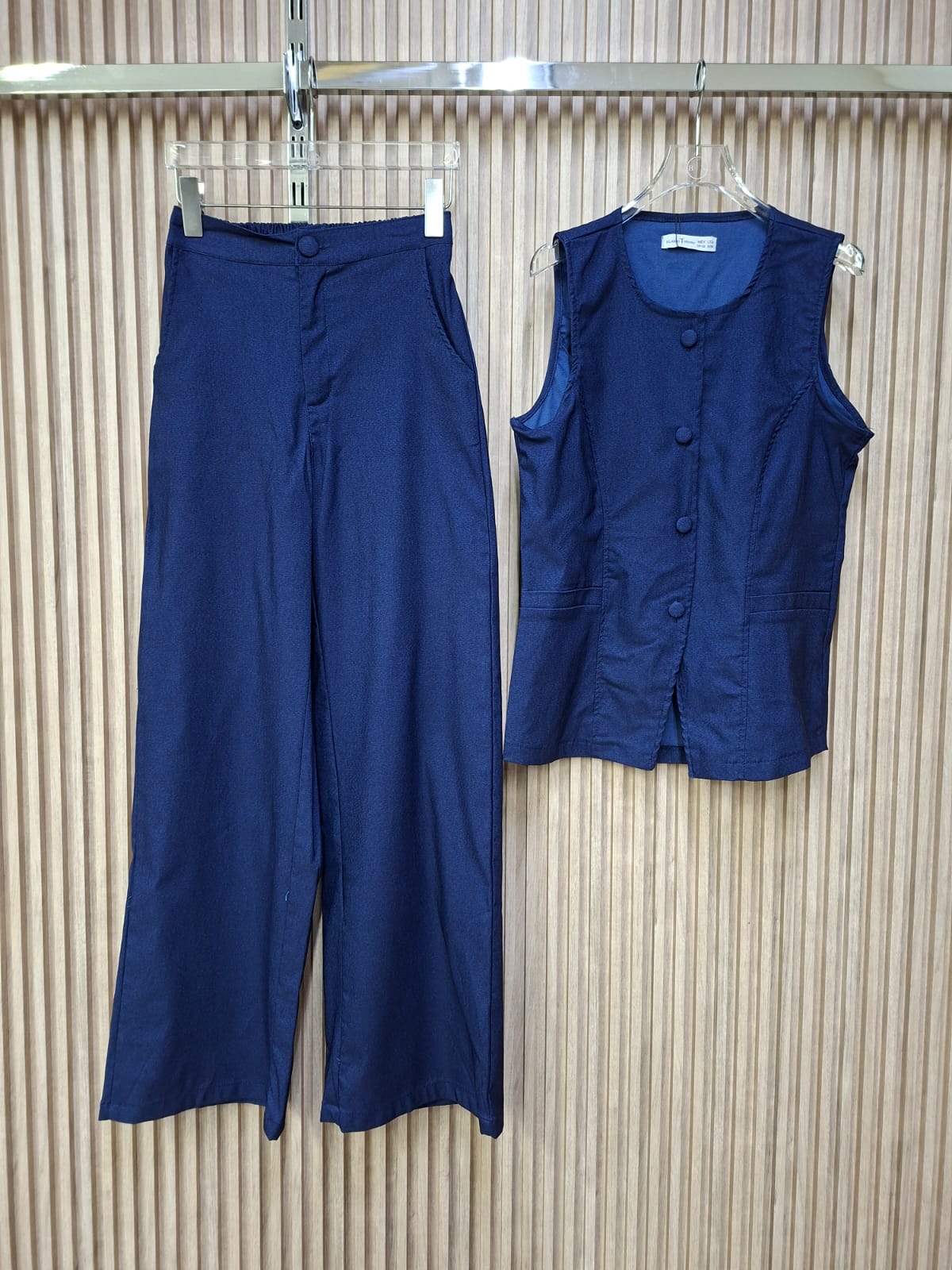 Set Daily. Modelo Comodo, Casual Elegante, Fresco, De Tela Gabardina Con Strech, Super Femenino, Te Hara Sentir Bella Y Unica, Libre Y Poderosa.