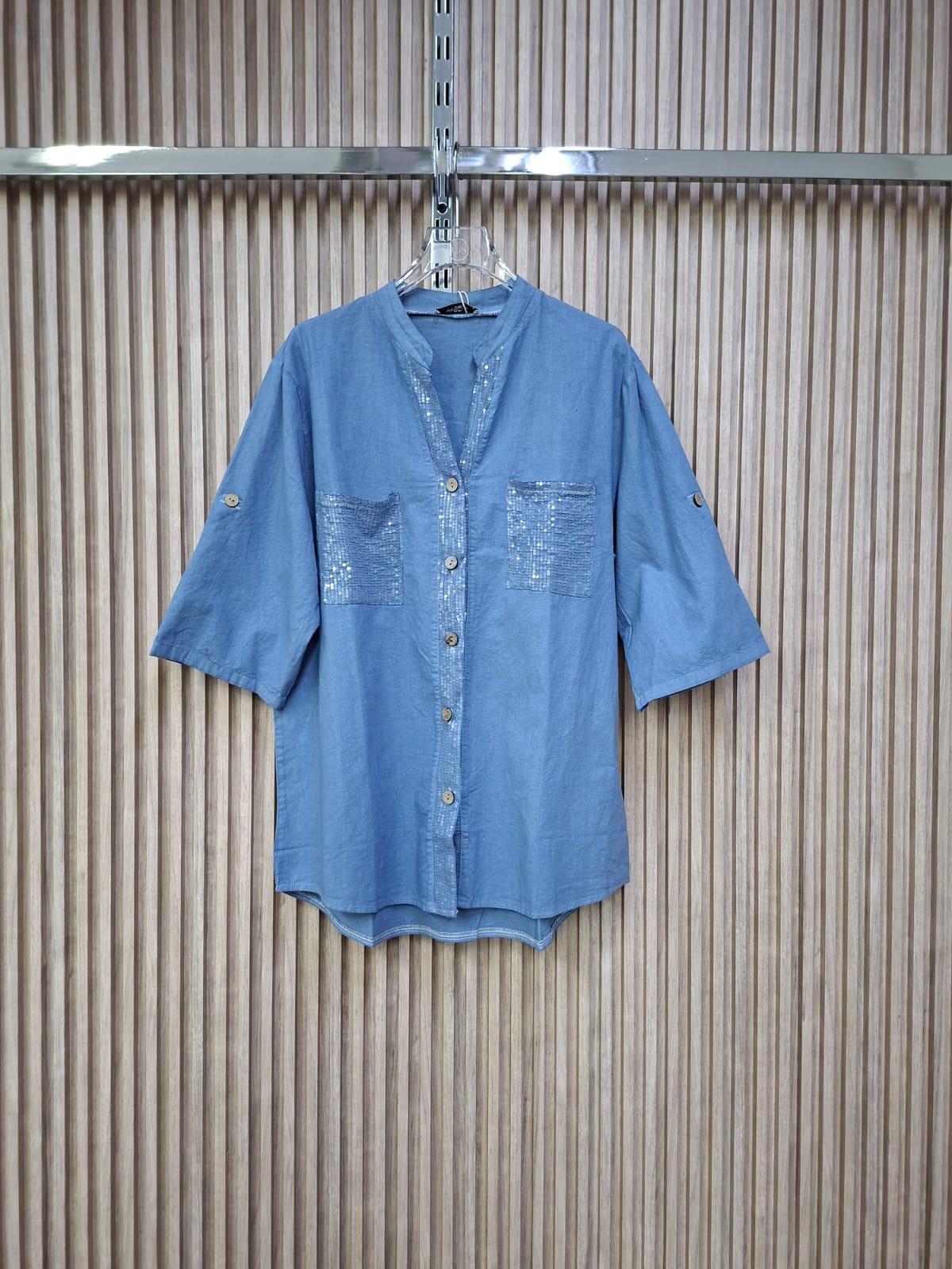 Camisa M5323BL Zafira. De Tela Manta Fresca, Con Un Estilo Clasico Y Tradicional, Super Fresco, Comodo, Versatil, Ideal Para Sentirte Tu Misma.