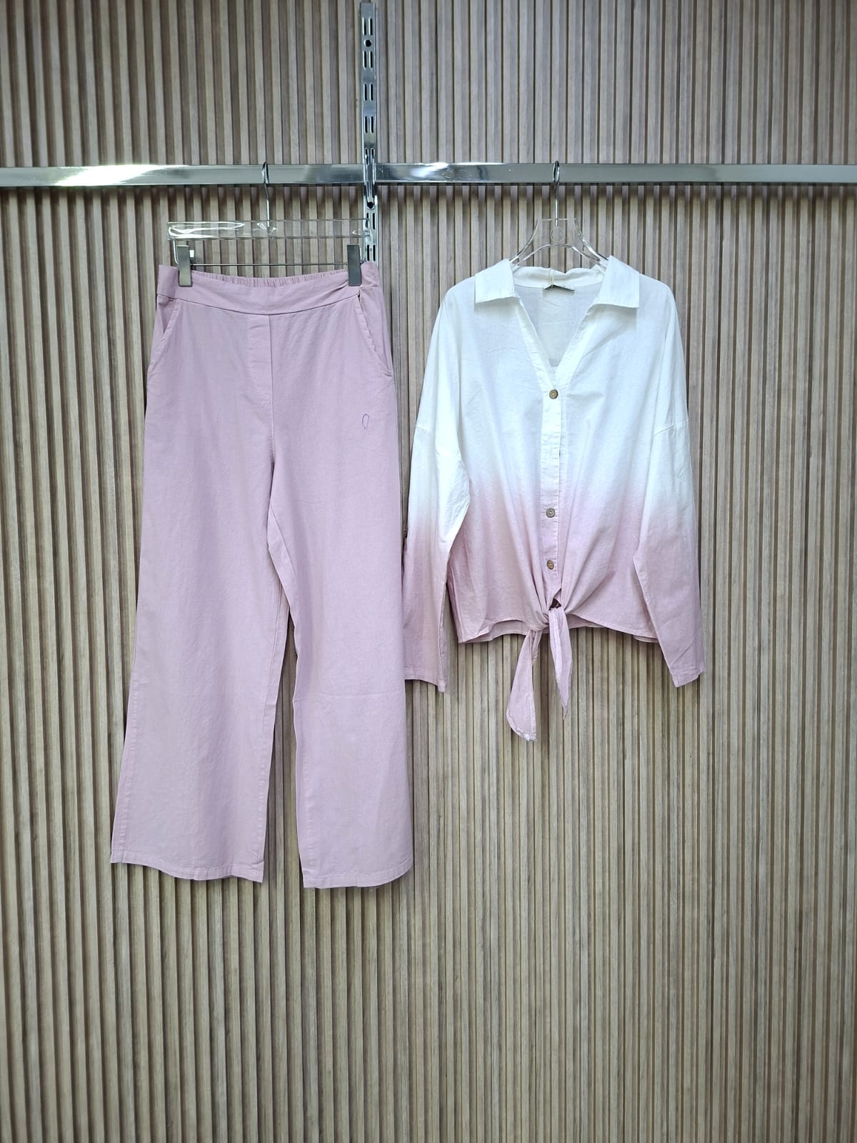 Set M5333SE Celeste. Comodidad Que Equilibra Perfectamente La Elegancia Con La Frescura, Super Femenino Y Versatil.