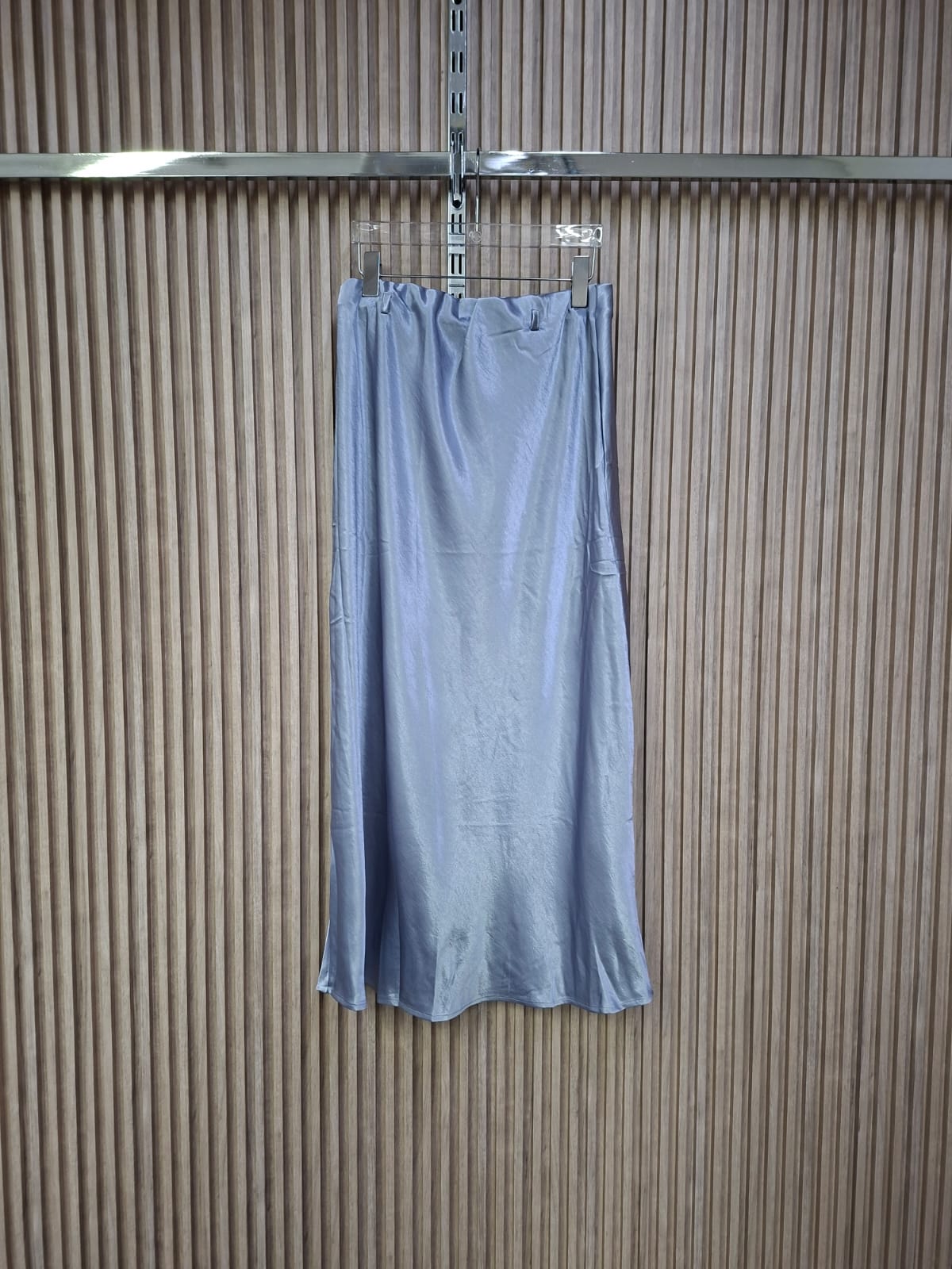 Falda Satin 54000S Vania. Super Comoda, Fresca, Te Permite Sentirte Libre, Ideal Para El Uso Del Dia A Dia, Te Incluye Cinturon.