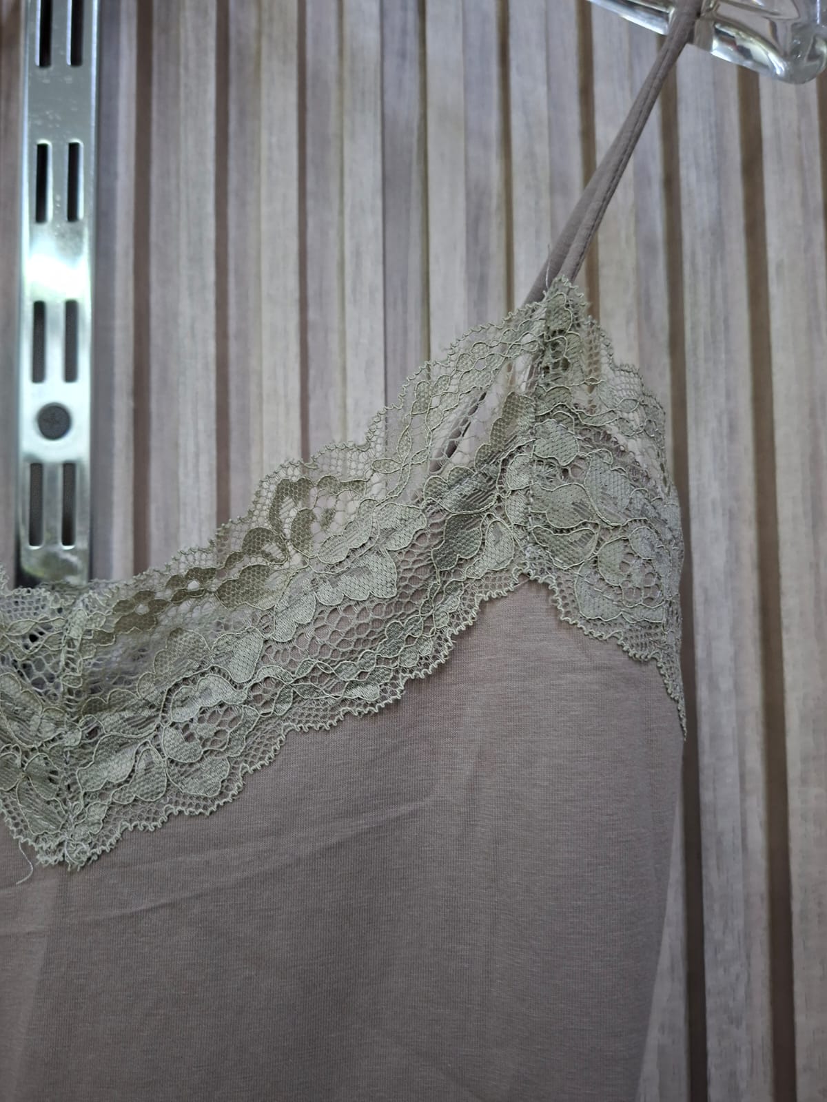 Body U1830 Rita. Con Detalle De Encaje, Muy Femenino, Casual, Chic Y Combinable.