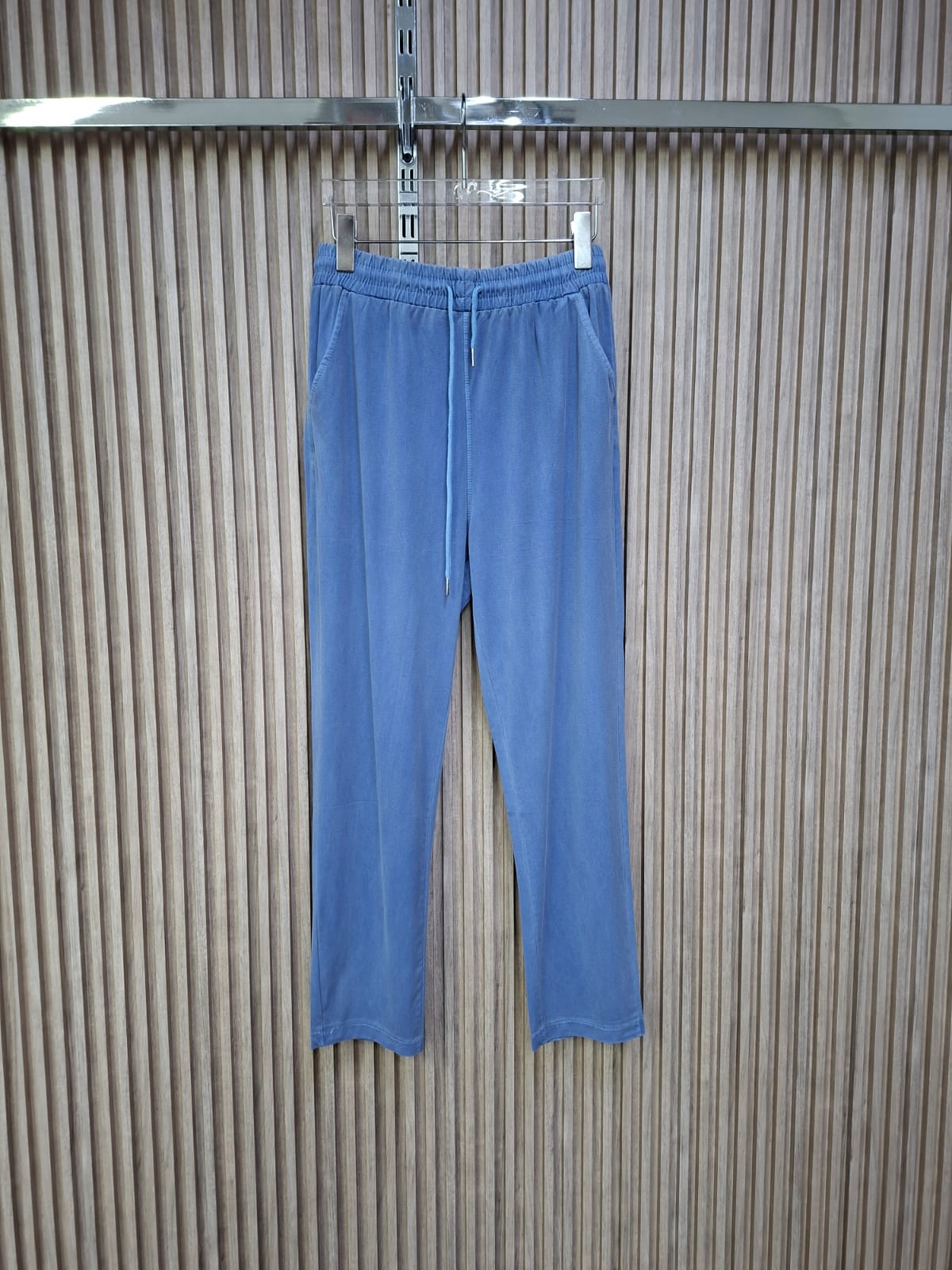 Pantalon TS69 Ashly. Super Comodo, Casual, Combinable, Versatil, Fresco Para El Uso Del Dia A Dia, Super Femenino Y De Tela Tipo Mezclilla Con Algodon Y Elastico.